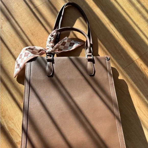 Elegant Brown Leather Tote Bag handbag - Picture 3 of 10